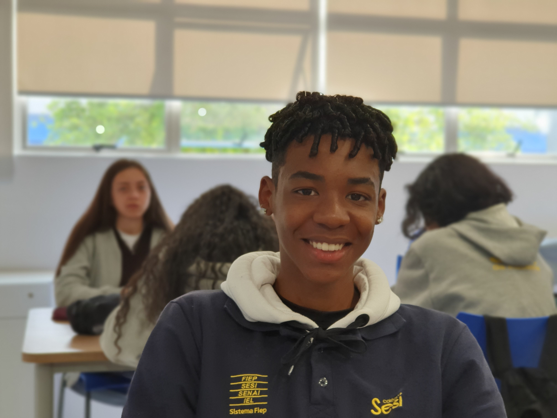 Aluno do Colégio SESI da Indústria de São José dos Pinhais, Paraná, durante a gravação da série "Novo Ensino Médio: É Sobre Isso". Foto: Divulgação