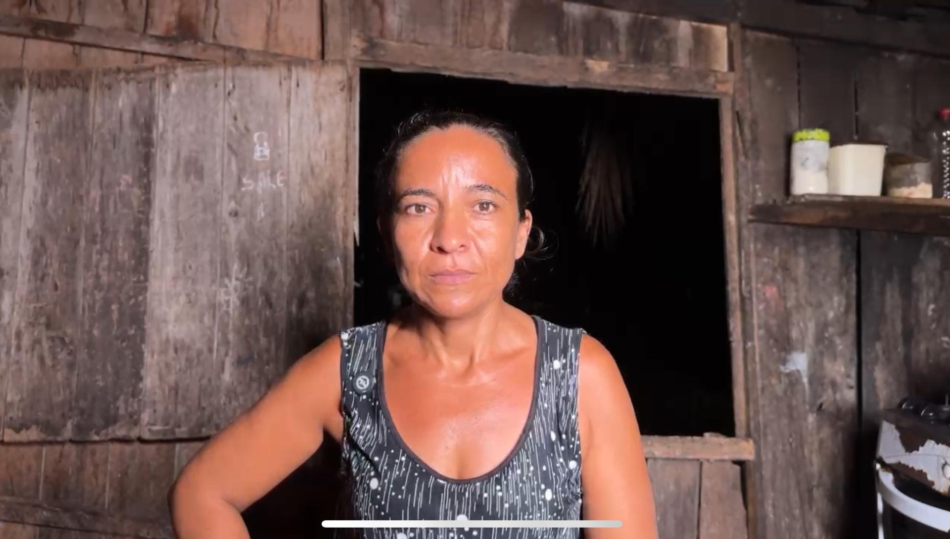 Suely da Silva Torres, moradora de Ipixuna, no Amazonas, sonha em organizar a casa e construir um banheiro