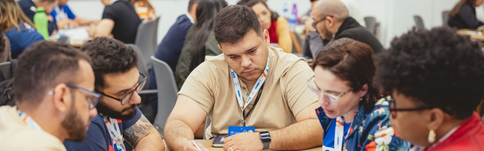 Grupo de pessoas em iniciativa SESI