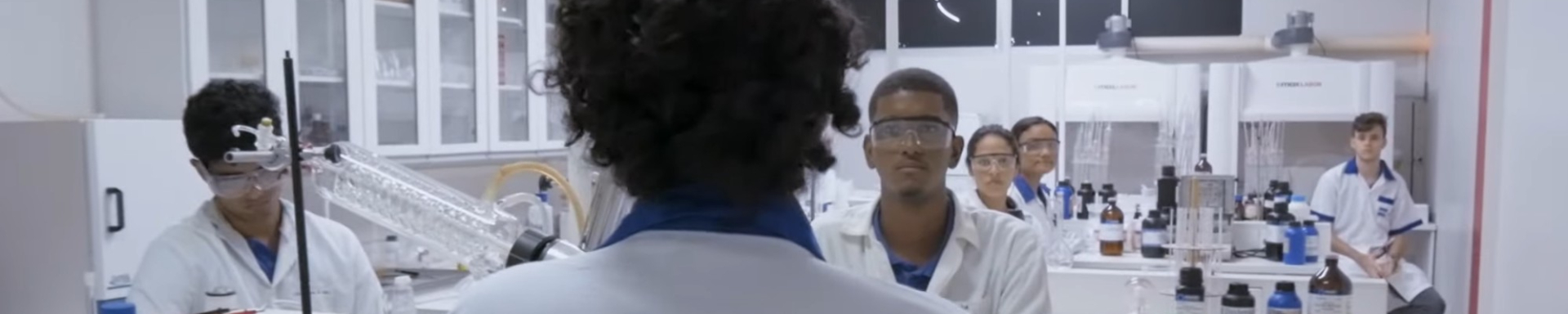 Imagem do episódio Técnico em Petroquímica e Iniciação Científica da série Futura Profissão - 4ª temporada